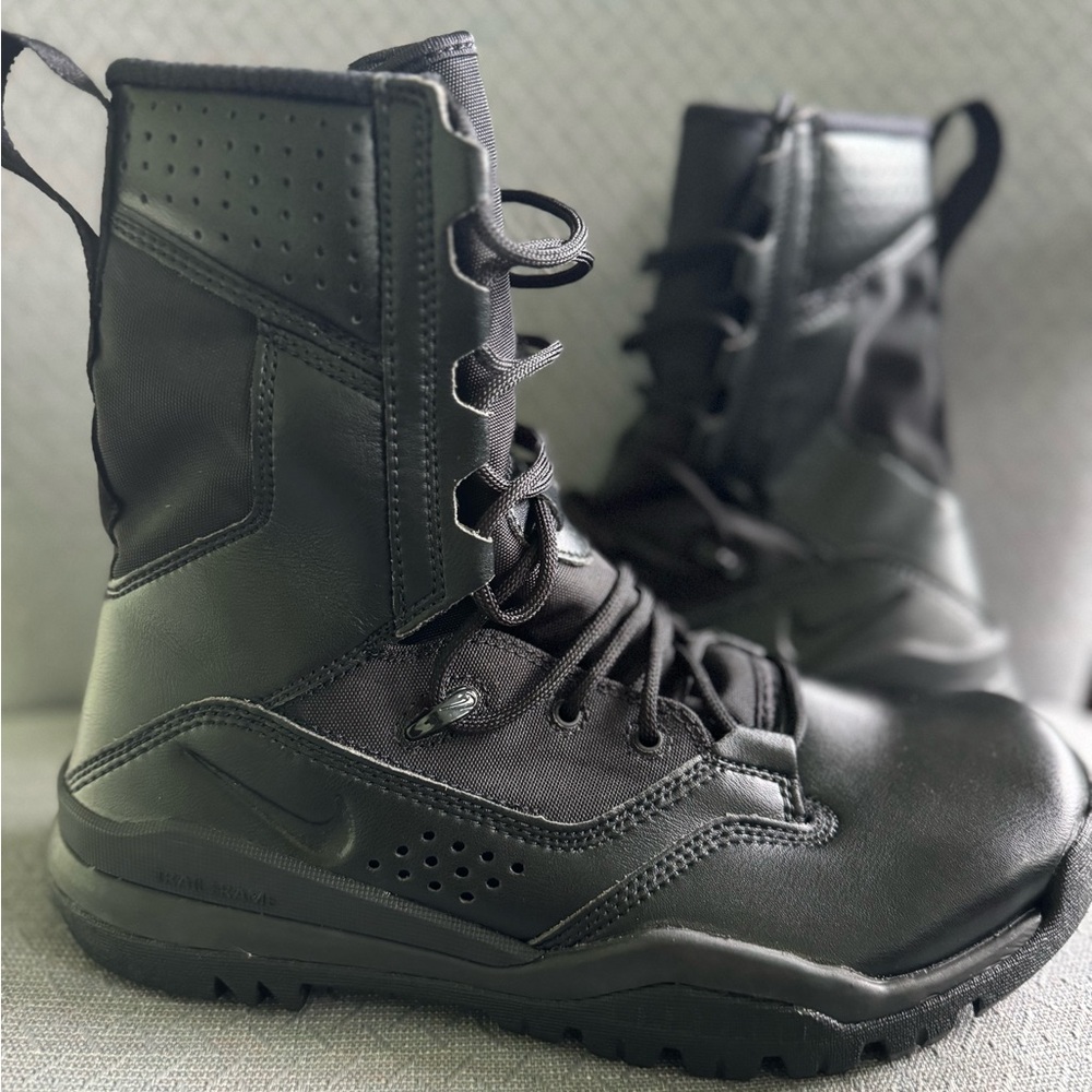 Nike Men's Black Tactical Lace-Up Boots